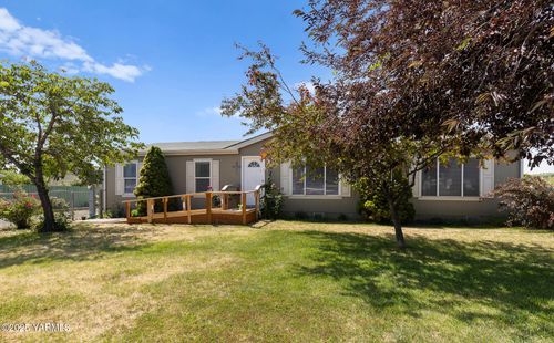 1403 Ashbrooks Way, Tieton, WA, 98947-9738 | Card Image