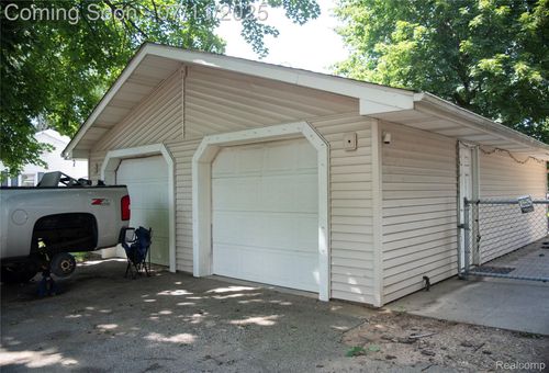 320 Barker Rd, Whitmore Lake, MI, 48189-9260 | Card Image