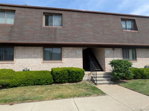 25470 Quarter Deck St, Harrison Twp, MI, 48045-1529 | Card Image