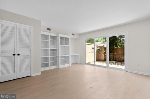 8384 Forrester Blvd, SPRINGFIELD, VA, 22152-1735 | Card Image