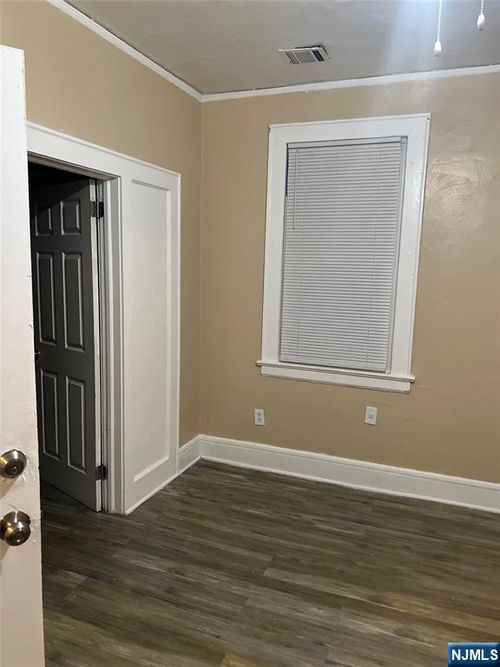 80 Crawford St, East Orange, NJ, 07018-1831 | Card Image