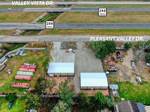 13051 Pleasant Valley Dr, Rosharon, TX, 77583-6223 | Card Image