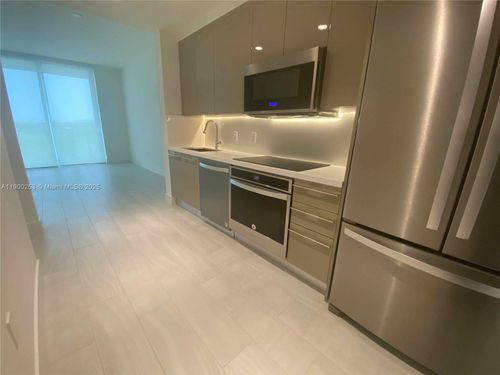 apt-408-2000 Metropica Way, SUNRISE, FL, 33323-3217 | Card Image