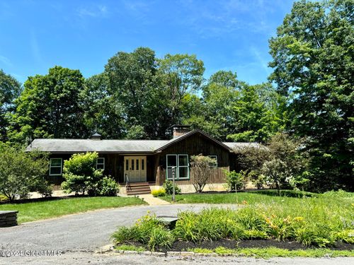 41 Eureka Ave, Saratoga Springs, NY, 12866-2826 | Card Image
