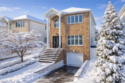 243 Carteret St, Staten Island, NY, 10307-1630 | Card Image