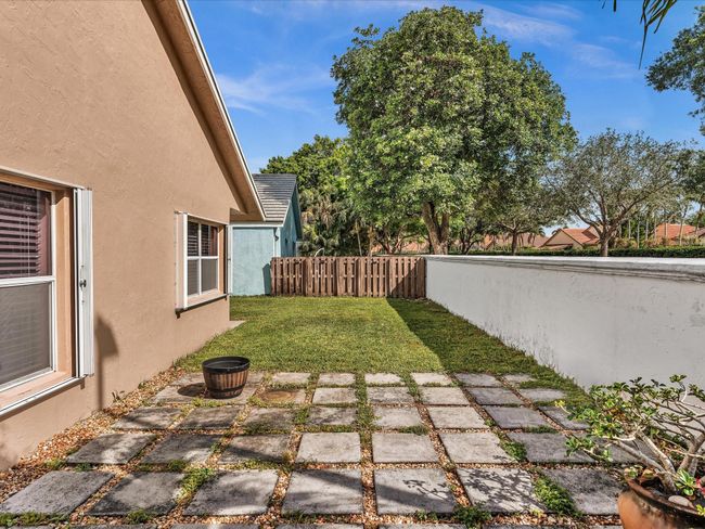 2970 Myrtle Oak Cir, House other with 2 bedrooms, 2 bathrooms and null parking in Davie FL | Image 35