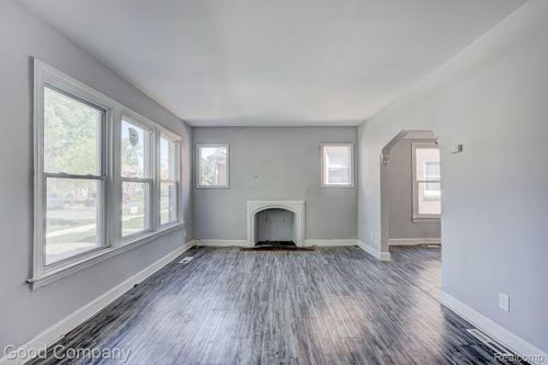 18644 Santa Rosa Dr, Detroit, MI, 48221-2247 | Card Image