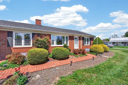 9625 Town Hall Rd, MCGAHEYSVILLE, VA, 22840-2411 | Card Image