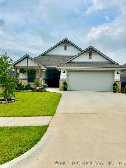 908 Dahlia Ln, Noble, OK, 73068-8623 | Card Image