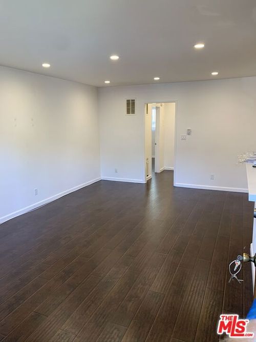 7-7924 Clinton Street, Los Angeles, CA, 90048 | Card Image