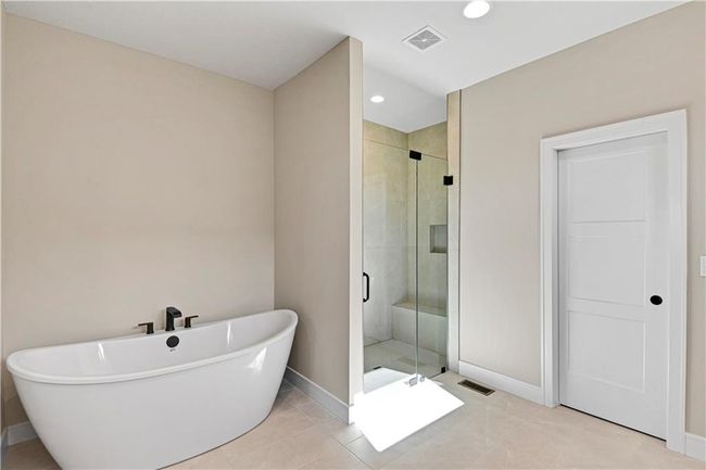 22023 W 94 Th St, House other with 4 bedrooms, 3 bathrooms and null parking in Lenexa KS | Image 20