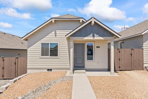 145-4011 Sw Obsidian Pl, Redmond, OR, 97756-6016 | Card Image