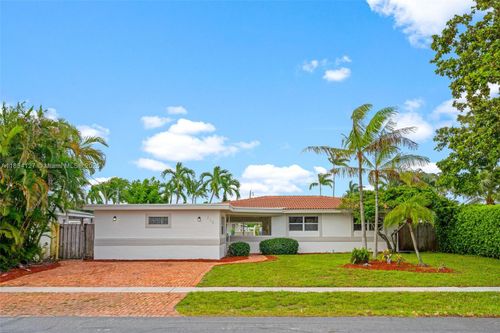 230 Se 9th St, Pompano Beach, FL, 33060-8851 | Card Image