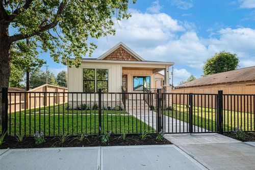 301 Vincent St, Houston, TX, 77009-5437 | Card Image
