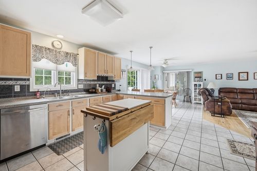 53 West St, Granby, MA, 01033 | Card Image