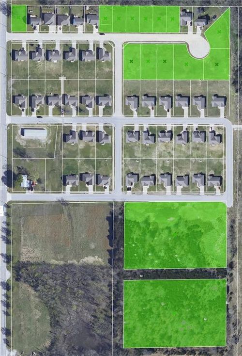 102 E John St, Coffeyville, KS, 67337-7001 | Card Image