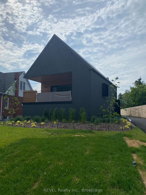 unit-2-5361 Valley Way, Niagara Falls, ON, L2E1X5 | Card Image