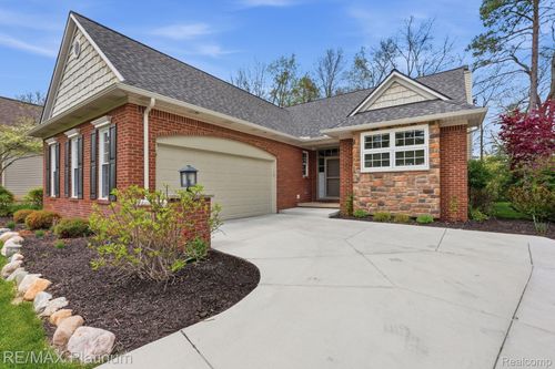 2508 Signature Dr, Pinckney, MI, 48169-8161 | Card Image