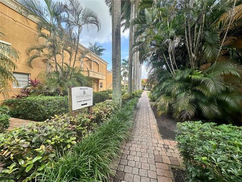 apt-m106-17911 Nw 68th Ave, Hialeah, FL, 33015-3968 | Card Image