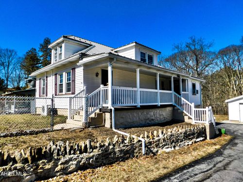 1736 Bellmeade Dr, Altoona, PA, 16602-7450 | Card Image