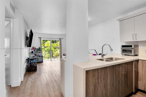 apt-310-6200 W Flagler St, Miami, FL, 33144-3082 | Card Image