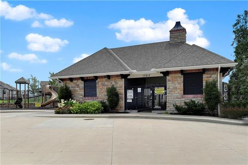 13037 W 174th Pl, Overland Park, KS, 66221-7175 | Card Image