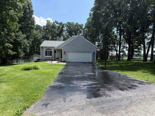 10709 William Ct, Greenville, MI, 48838-8160 | Card Image