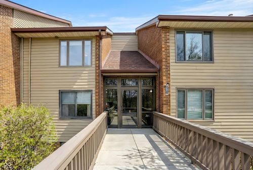 apt-e-201 Bluffs Cir, Noblesville, IN, 46062-8802 | Card Image