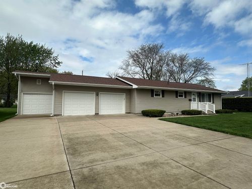 325 S 6th St, Wapello, IA, 52653-1417 | Card Image