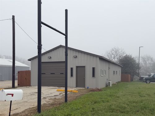 1541 E Pierce St, Luling, TX, 78648-4805 | Card Image