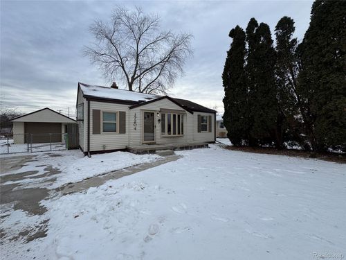 17204 Park Ln, Fraser, MI, 48026-3824 | Card Image