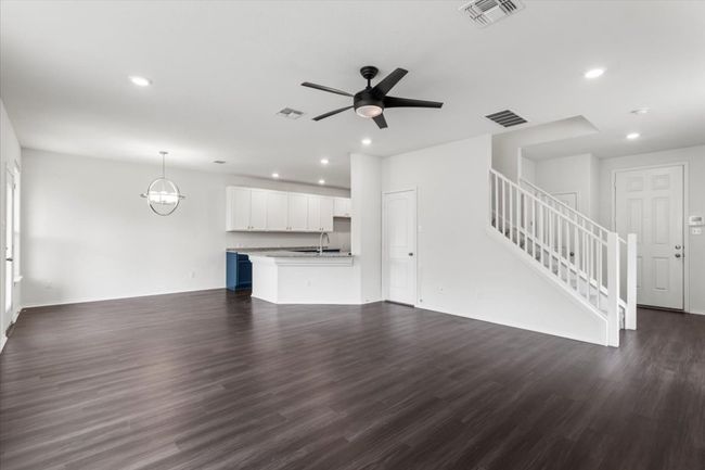Living room with open kitchen | Image 4