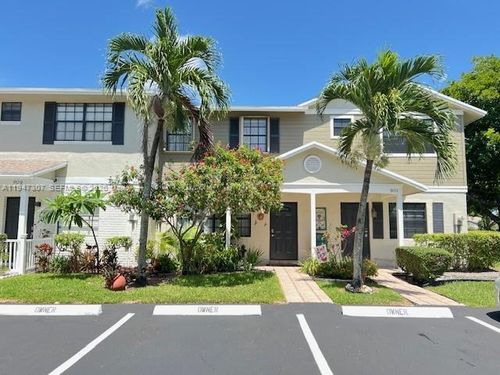 905 Nw 107th Ave, Pembroke Pines, FL, 33026-4003 | Card Image
