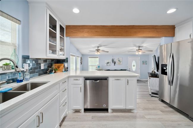 1403 Mccampbell St, House other with 3 bedrooms, 2 bathrooms and 5 parking in Aransas Pass TX | Image 4
