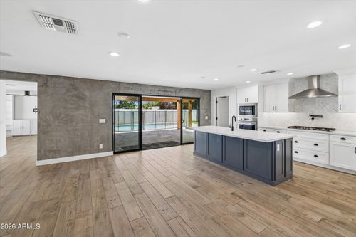 301 E Royal Palm Rd, Phoenix, AZ, 85020-3641 | Card Image