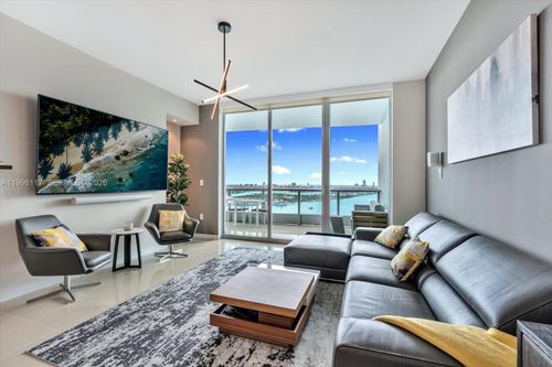 3109-900 Biscayne Blvd, Miami, FL, 33132-1567 | Card Image