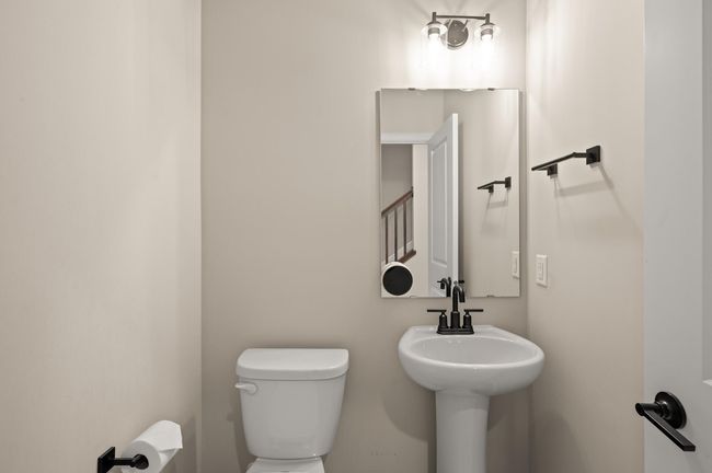 Main level powder room | Image 14