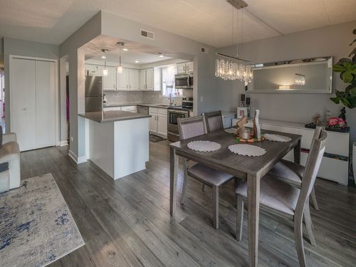 apt-200-1215 Chalet Rd, Naperville, IL, 60563-2995 | Card Image