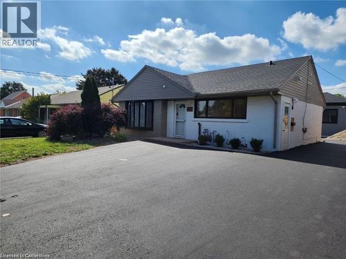 b-lower-261 Belmont Ave W, Kitchener, ON, N2M1M3 | Card Image