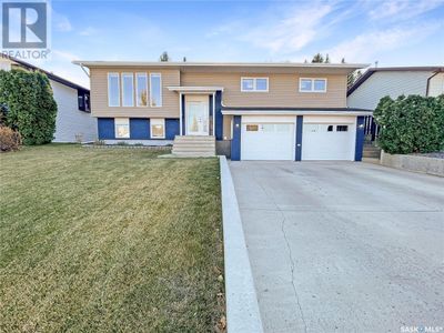 300 Aspen Dr, House other with 4 bedrooms, 3 bathrooms and null parking in Swift Current SK | Image 1