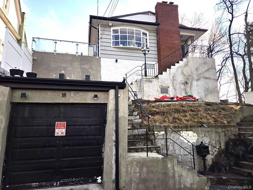 18 Arden Pl, Yonkers, NY, 10701-1515 | Card Image