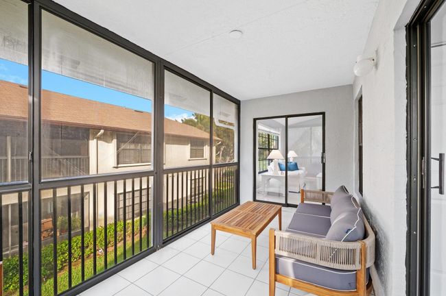 3258 Jog Park Dr, Condo with 2 bedrooms, 2 bathrooms and null parking in Greenacres FL | Image 7