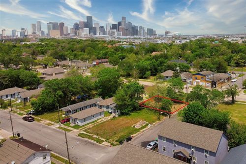 2604 Canfield St, Houston, TX, 77004-2202 | Card Image