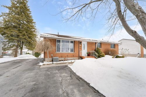 89 Sherwood Ave, Amherstview, ON, K7N1N7 | Card Image
