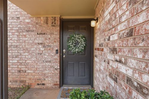 west-13827 Crossing Way W, Edmond, OK, 73013-4762 | Card Image