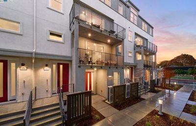 258-26 - Redberry Way, Townhouse with 3 bedrooms, 3 bathrooms and 2 parking in San Jose CA | Image 1