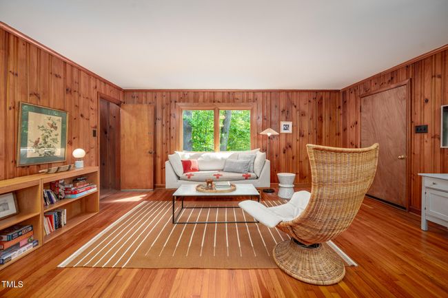 2nd Seating Area in Living Room | Image 22