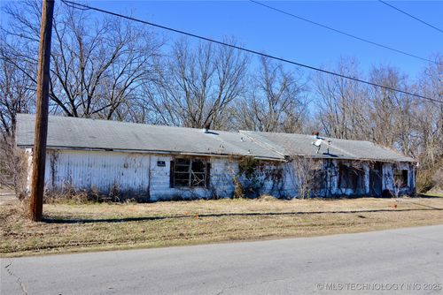 811 S 4th St, Henryetta, OK, 74437-5613 | Card Image