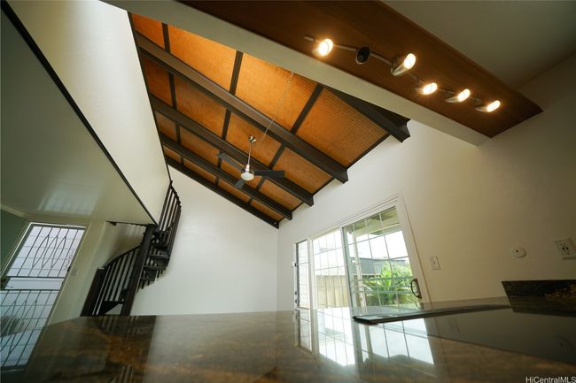 APT-1034 - 94-539 Makohilani St, Condo with 2 bedrooms, 1 bathrooms and 2 parking in Mililani HI | Image 6