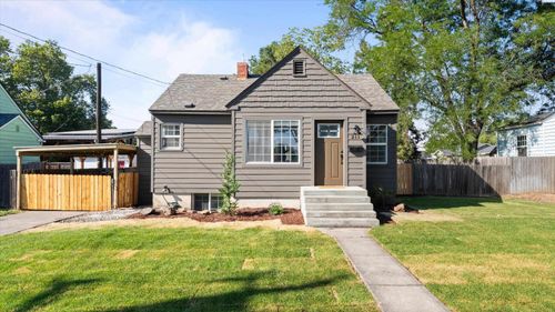 211 Se 4th St, College Place, WA, 99324-1308 | Card Image